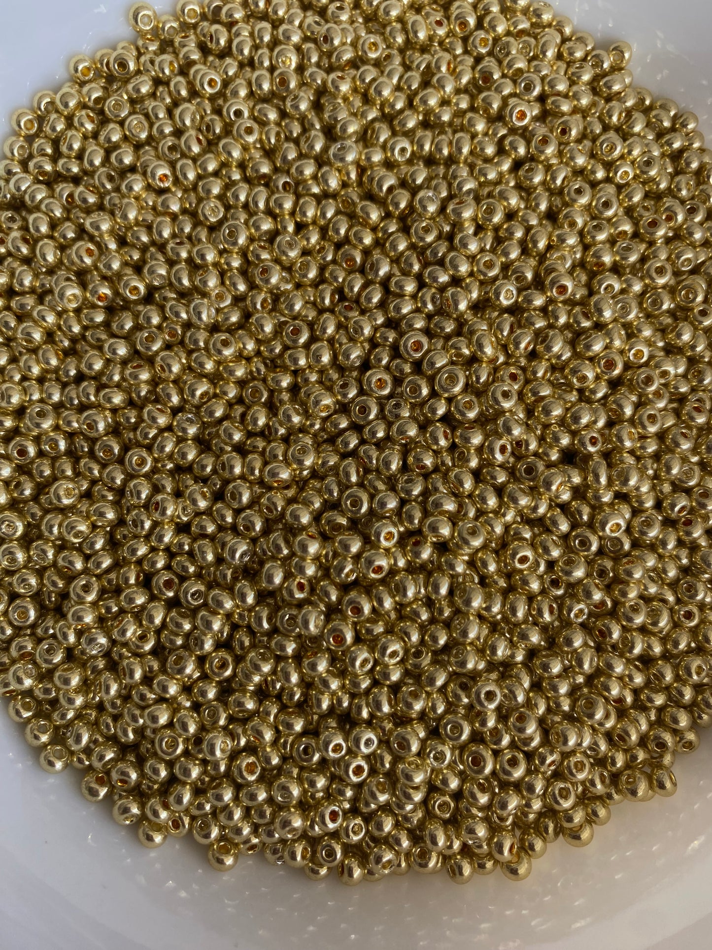 2mm or 11/0 Gold Seed Beads Bulk 450g Glass Beads for Beaded Jewelry, Bracelets, Waistbeads, Chokers Jewelry Making & Crafts