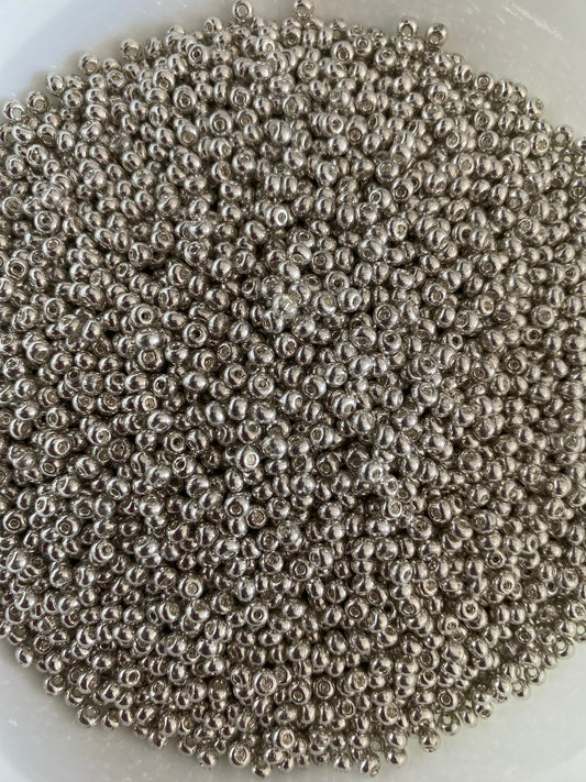 2mm or 11/0 Silver Seed Beads Bulk 450g Glass Beads for Beaded Jewelry, Bracelets, Waistbeads, Chokers Jewelry Making & Crafts