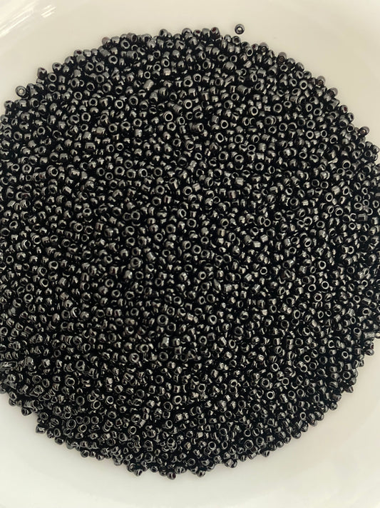 2mm or 11/0 Black Seed Beads Bulk 450g Glass Beads for Beaded Jewelry, Bracelets, Waistbeads, Chokers Jewelry Making & Crafts
